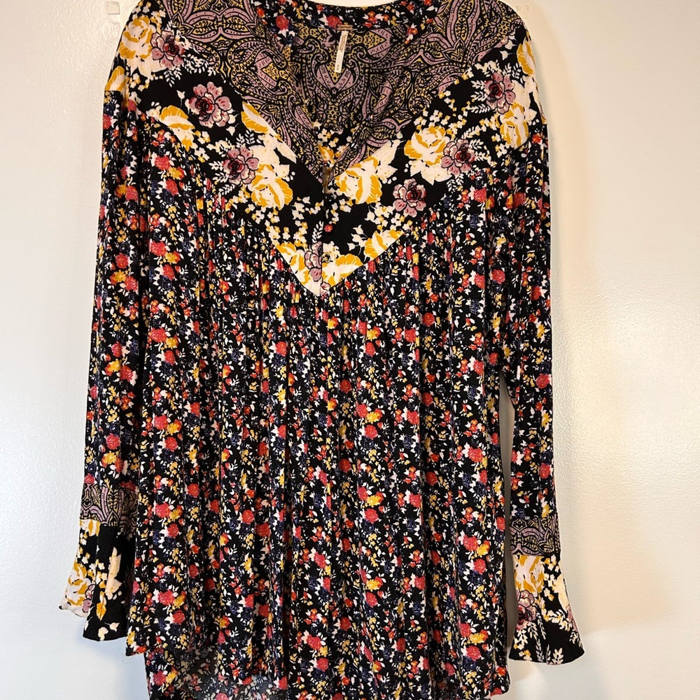 FREE PEOPLE Wildflower Fields Henley Tunic Top V-neck button Women’s Size Medium - Picture 3 of 13